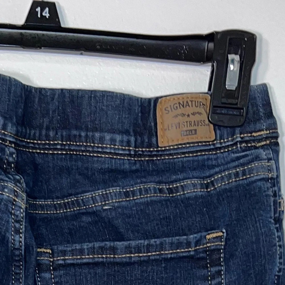 Levi’s, 8Short, pull on skinny totally shaping gold label mid rise, dark wash - Picture 5 of 8